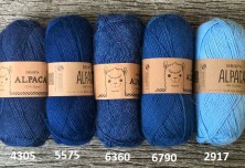 Skupina alpaca klobk v modrih živahnih odtenkih za pletenje in kvačkanje; 100% alpaka preja