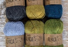 Različne klobke alpaca preje - barvna primerjava